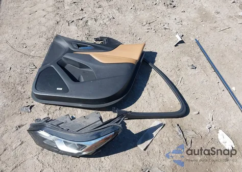 2018 Chevrolet Equinox Premier z USA, uszkodzony, nr VIN 2GNAXWEX9J6219922